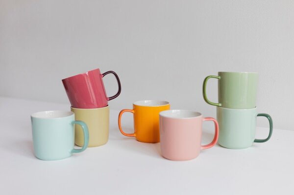 Różowy kubek new bone china 370 ml Mae – ONA