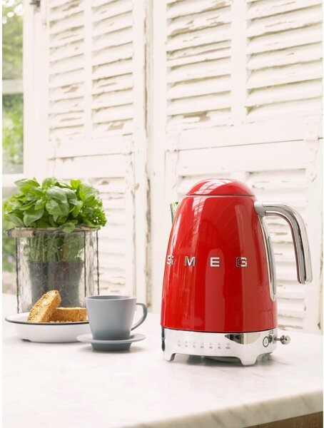 Czerwony czajnik elektryczny ze stali nierdzewnej 1,7 l Retro Style – SMEG