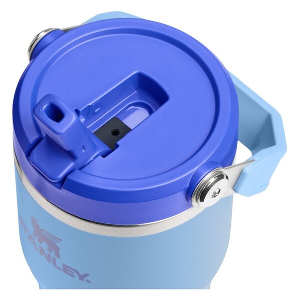 Niebieski termos ze stali nierdzewnej 600 ml IceFlow™ Flip Straw 2.0 Tumbler Blue Sky – Stanley