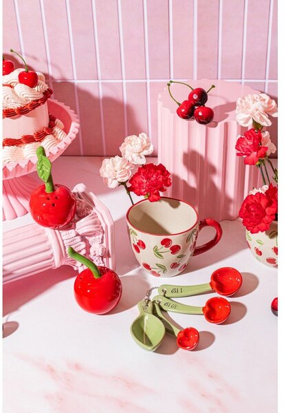 Beżowy kubek ceramiczny 250 ml Cherries – Sass & Belle