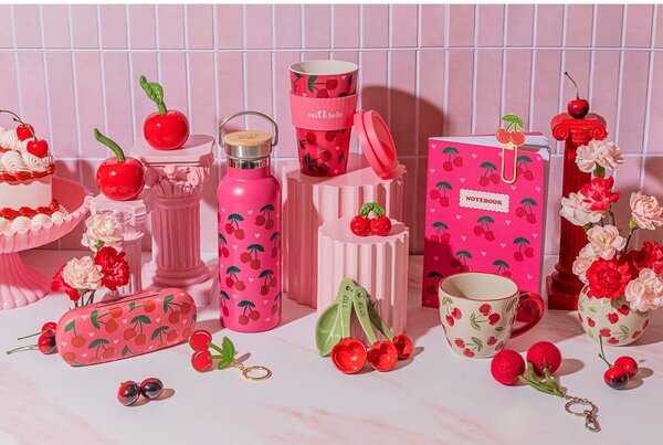 Beżowy kubek ceramiczny 250 ml Cherries – Sass & Belle