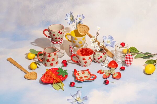 Beżowy kubek ceramiczny 250 ml Cherries – Sass & Belle