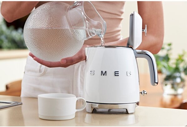 Biały czajnik elektryczny ze stali nierdzewnej 800 ml Retro Style – SMEG