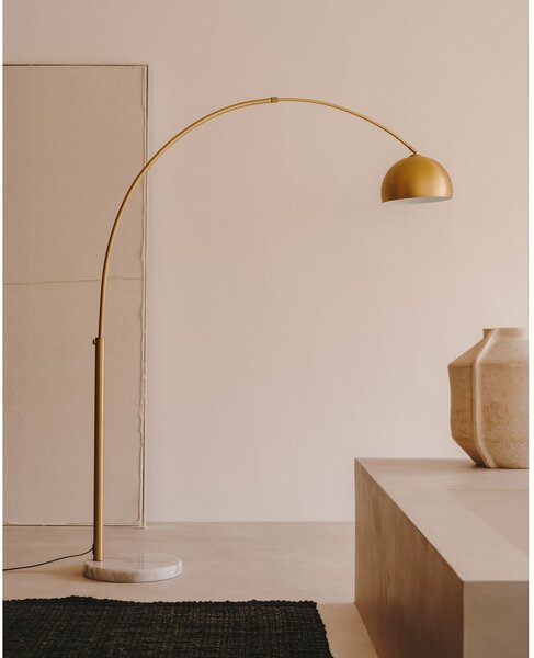 Lampa stojąca w kolorze złota z metalowym kloszem (wysokość 160 cm) Madali – Kave Home