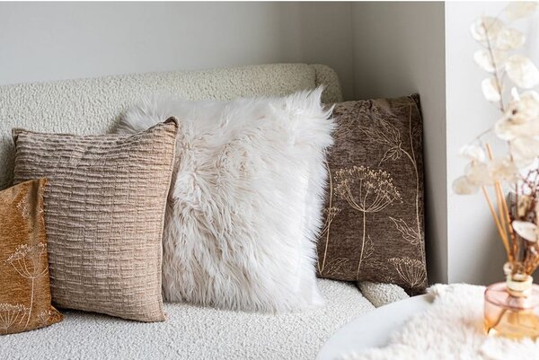 Różowa poduszka Tiseco Home Studio Sheepskin, 45x45 cm