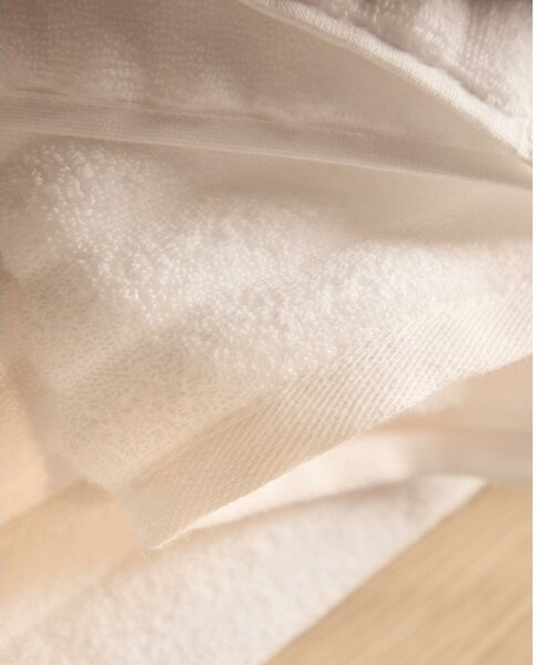 Biały bawełniany ręcznik kąpielowy frotte 70x140 cm Navira – Kave Home