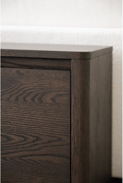 Komoda w dekorze dębu w ciemnym naturalnym kolorze 180x50x40 cm Melstone – Rowico