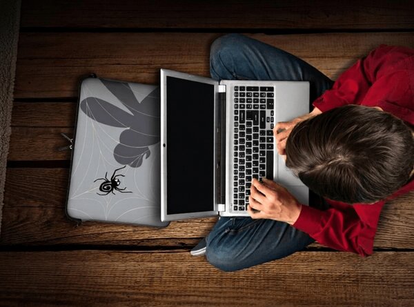 Pokrowiec na laptop 17.3" SPIDERWEB, szary