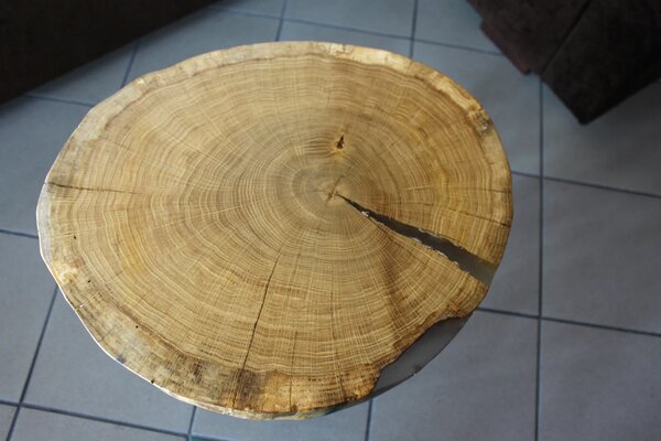 Mały stolik kawowy z dębu i żywicy epoksydowej 49 × 41 cm
