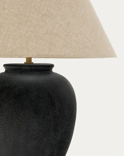 Czarno-beżowa lampa stołowa z tekstylnym kloszem (wysokość 60 cm) Mercadal – Kave Home