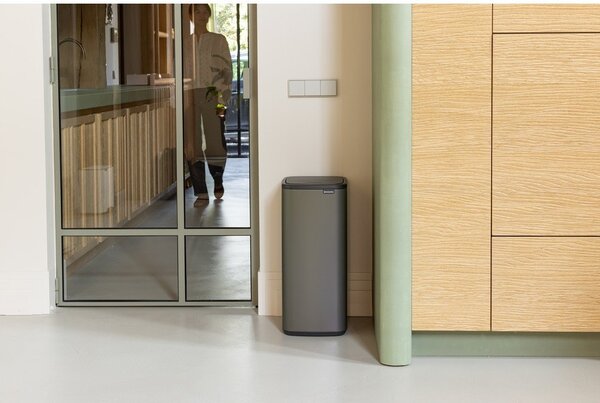 Szary stalowy kosz na śmieci otwierany na dotyk 30 l Bo Touch – Brabantia