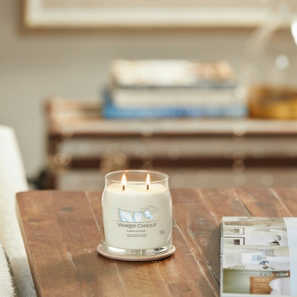 Yankee Candle świeczka zapachowa Signature w szkle średnia Clean Cotton, 368 g