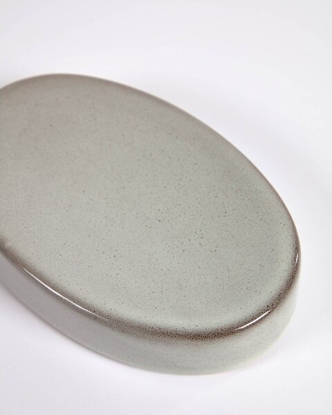 Jasnoszara mydelniczka ceramiczna Chavela – Kave Home
