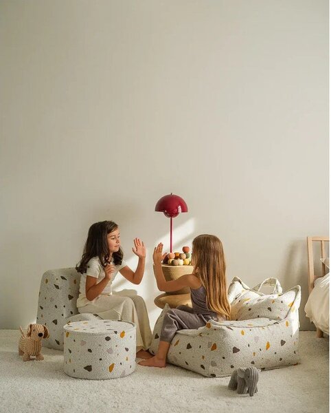 Biały dziecięcy worek do siedzenia z materiału bouclé/z tkaniny szenilowej Terrazzo Chair – Wigiwama