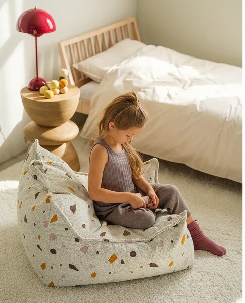 Biały dziecięcy worek do siedzenia z materiału bouclé/z tkaniny szenilowej Terrazzo Chair – Wigiwama