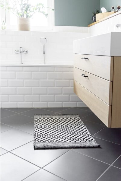 Czarno-biały dywanik łazienkowy z plastiku z recyklingu 50x80 cm Tara – Wenko