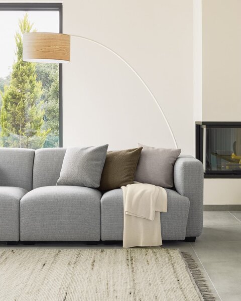 Biała/w naturalnym kolorze lampa stojąca z drewnianym kloszem (wysokość 210 cm) Juhe Ash – Kave Home