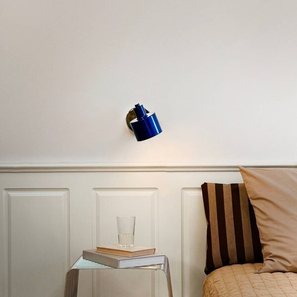 Dyberg Larsen Lampa ścienna Ocean, niebieski/chrom, głębokość 30 cm Ocean, niebieski, salon / jadalnia, metal, design