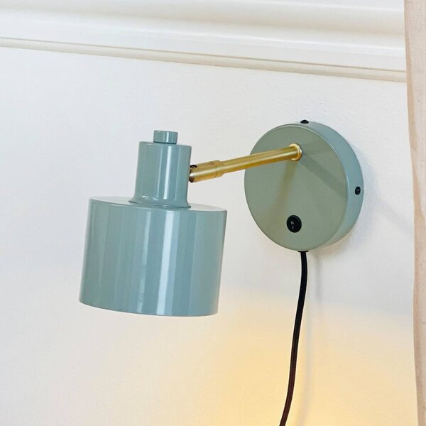 Dyberg Larsen Lampa ścienna Ocean, oliwkowy, wysięg 30 cm Ocean, zielony, salon / jadalnia, metal, design