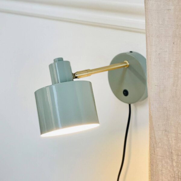 Dyberg Larsen Lampa ścienna Ocean, oliwkowy, wysięg 30 cm Ocean, zielony, salon / jadalnia, metal, design