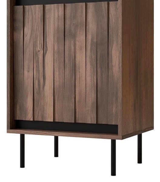 Wysoka witryna z półkami w stylu loft | Umeblowana.com