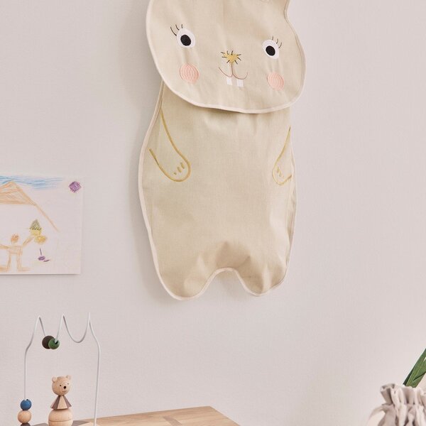 Kremowy tekstylny organizer wiszący 40x1x82 cm Darling Rabbit – OYOY Mini