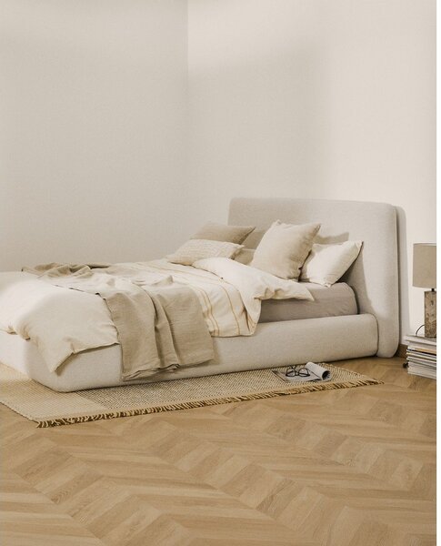 Beżowe tapicerowane łóżko dwuosobowe bez stelaża 180x200 cm Martina – Kave Home