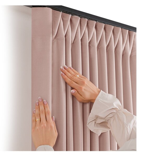 Jasnoróżowa aksamitna zasłona częściowo zaciemniająca (dimout) 140x250 cm Velto – Filumi
