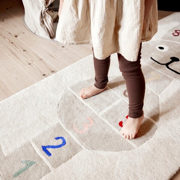 Dziecięcy dywan do zabawy z mieszanki wełny tkany ręcznie 75x180 cm Rabbit Hopscotch – OYOY Mini